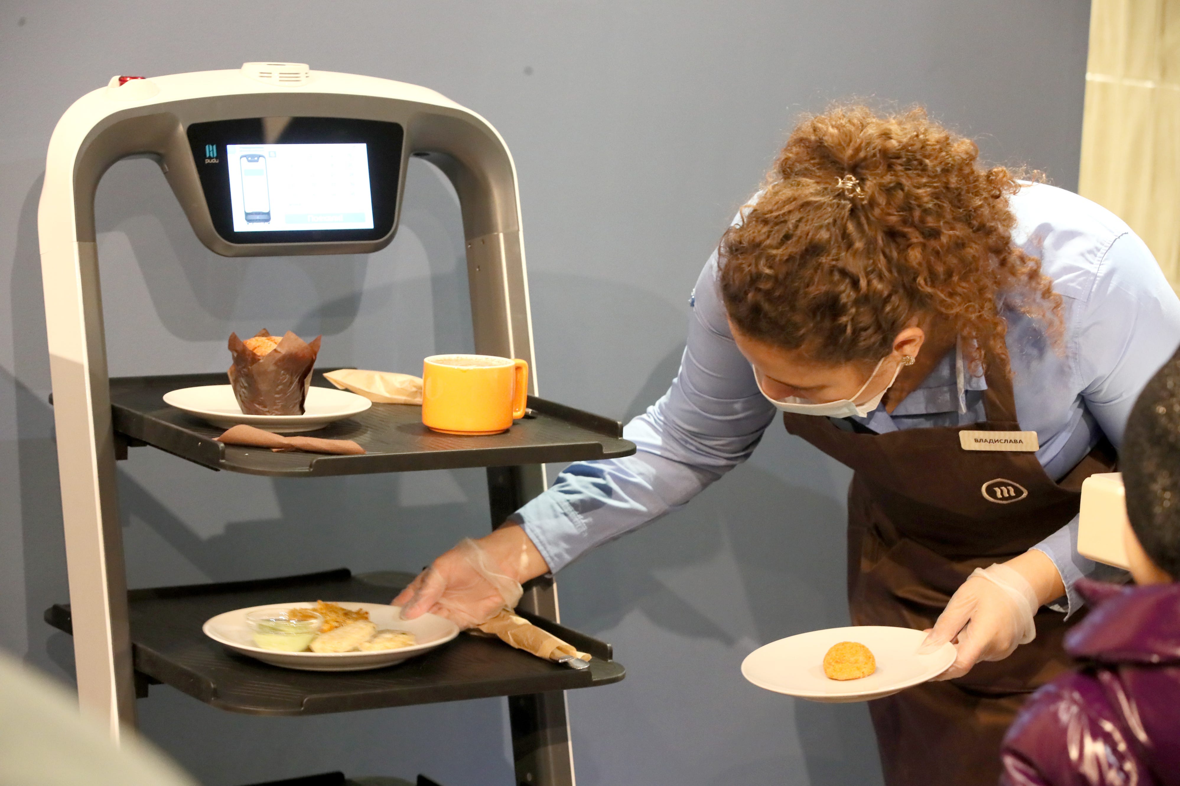 人手不足のレストラン 日給15ドルのロボットを3台雇う Business Insider Japan