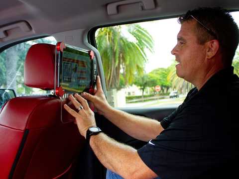 あなたの感情や属性を読み取るタブレット広告がタクシーに登場。プライバシー保護への懸念はどうなる?