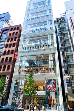 まるで ユニクロ博物館 初のカフェ併設 ユニクロ銀座店 に潜入してきた Business Insider Japan まるで ユニクロ博物館 初のカフェ併設 ユニクロ銀座店 に潜入してきた Business Insider Japan
