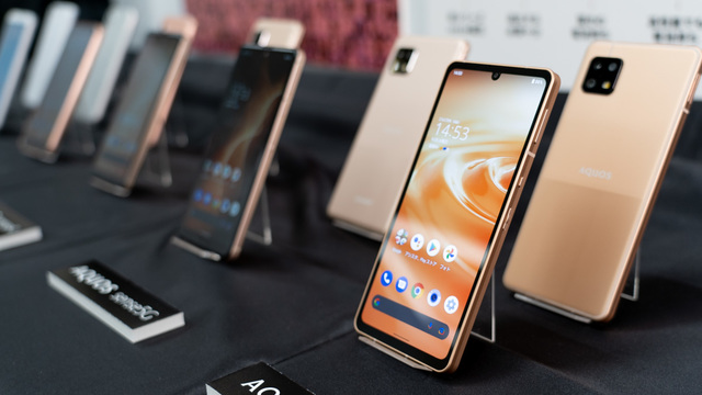 AQUOS sense6