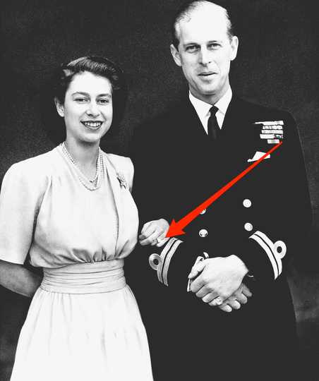 Elizabeth and Philip's official engagement photo in 1947.