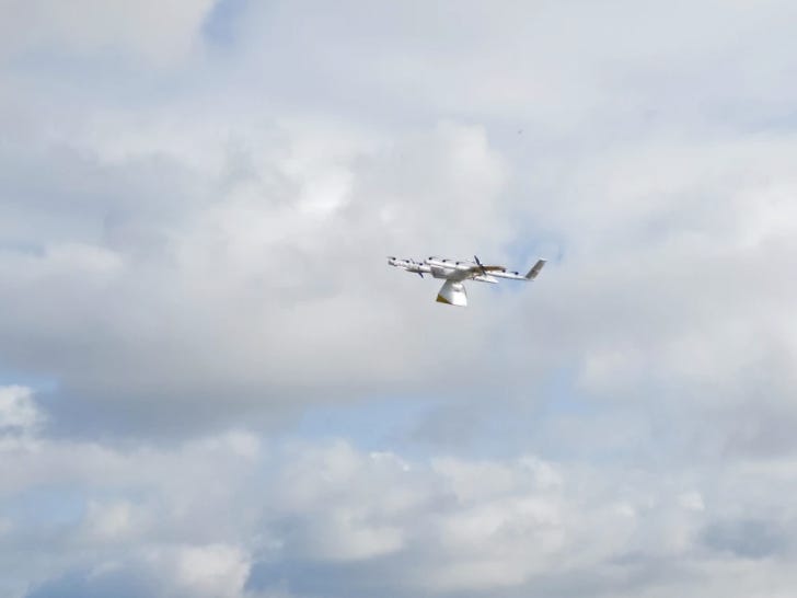 ウイングのドローンによる配送サービス