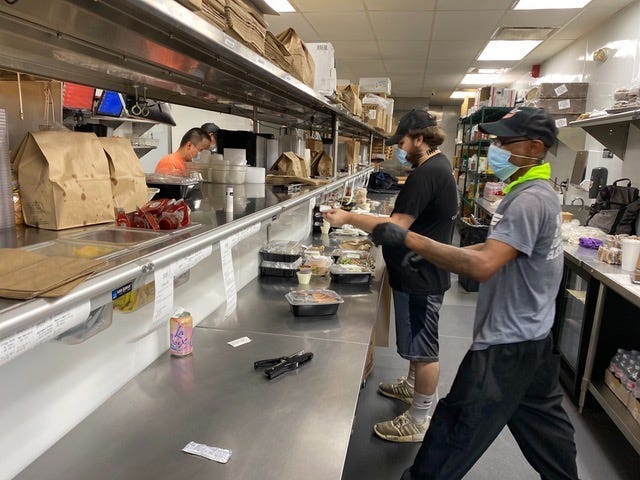 ゴーストキッチンのパイオニアはドライバーに1000万円を払う