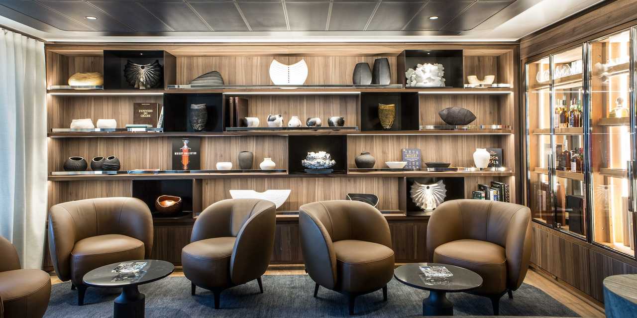 ル・コマンダン・シャルコー号の内部。