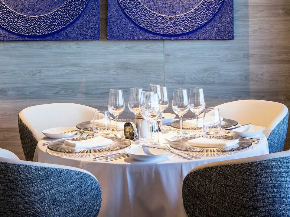 ル・コマンダン・シャルコー号の内部。