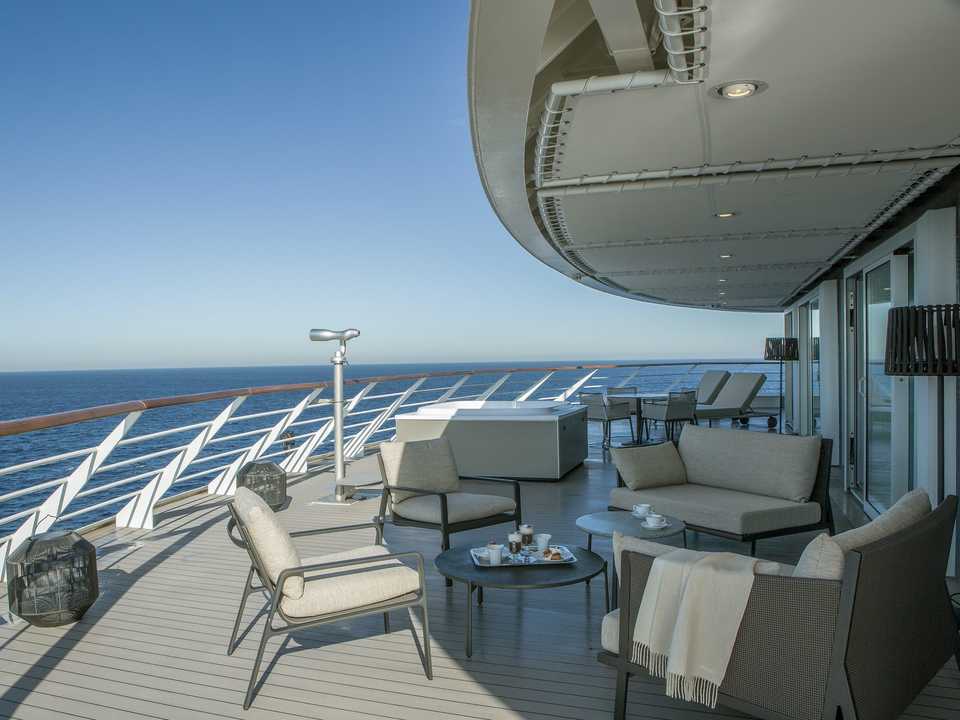 ル・コマンダン・シャルコー号の内部。