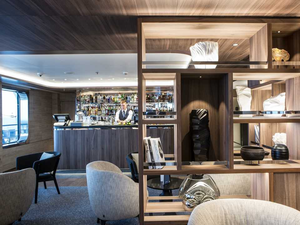 ル・コマンダン・シャルコー号の内部。