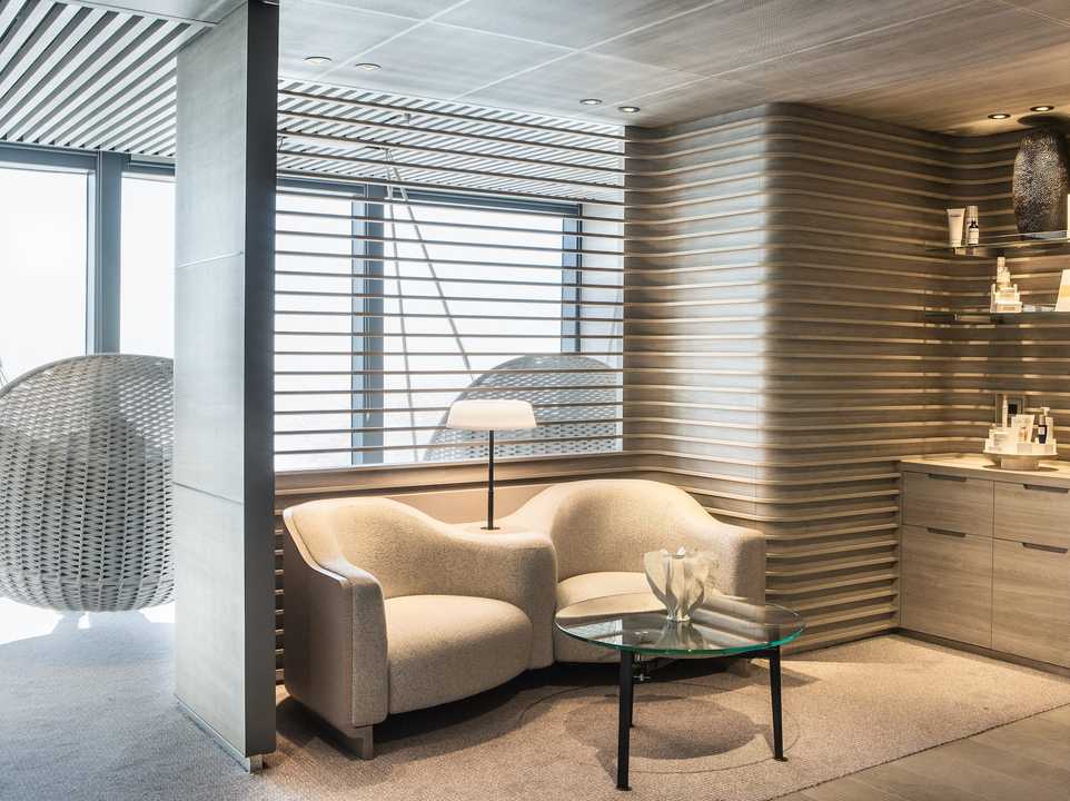 ル・コマンダン・シャルコー号の内部。