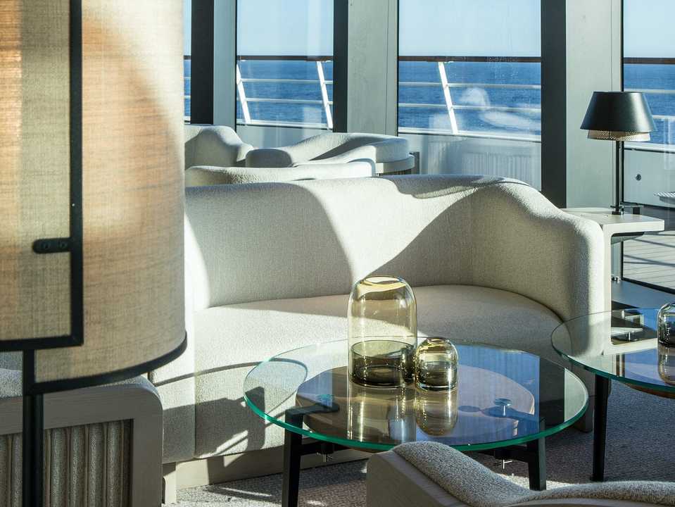 ル・コマンダン・シャルコー号の内部。