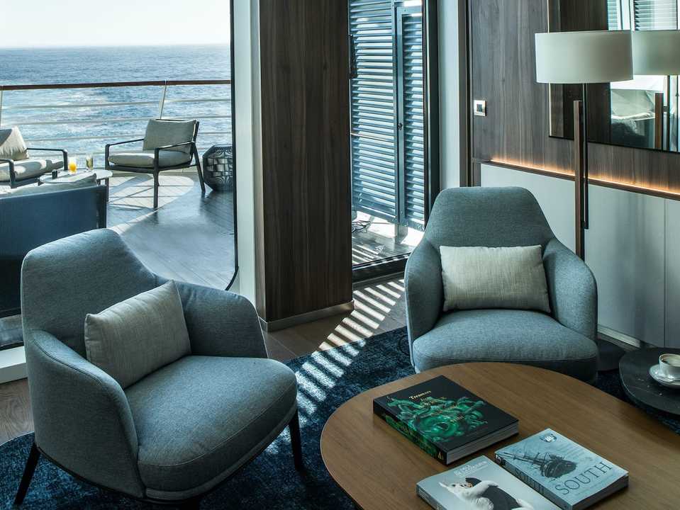 ル・コマンダン・シャルコー号の内部。