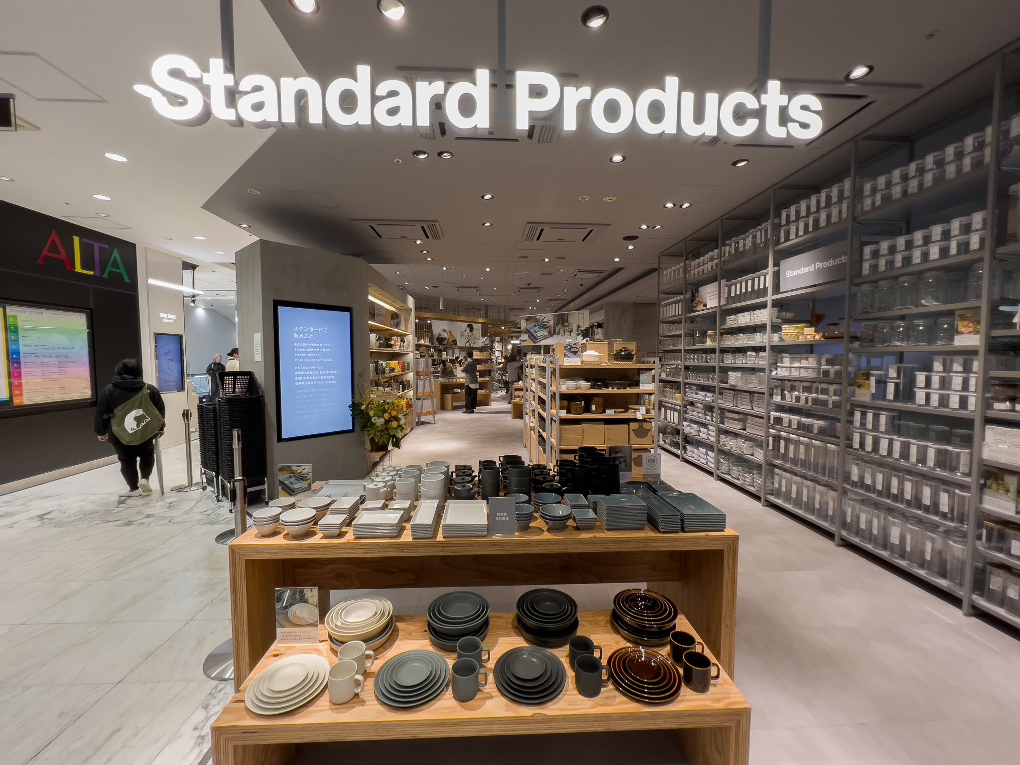 高級百貨店にて購入。デザイン性あり、 （アパレルショップの内装工事 
