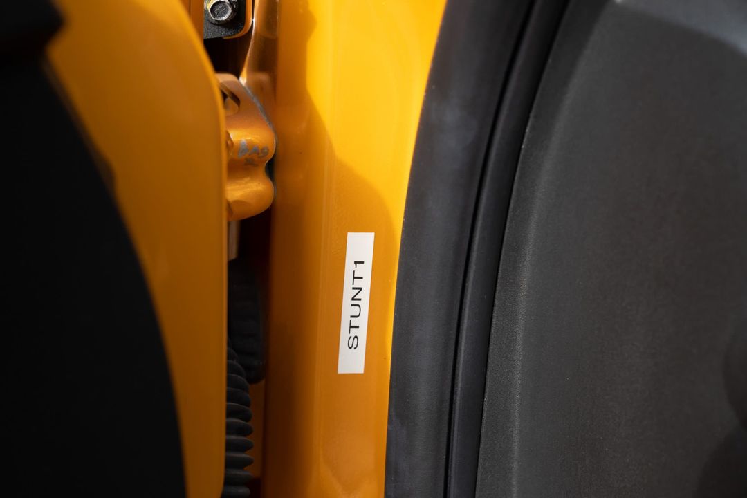 撮影時の名残りのステッカー