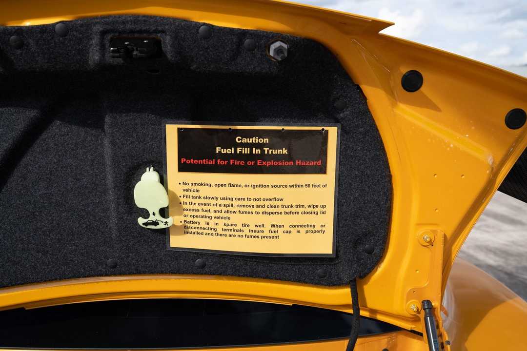 撮影時の名残りのステッカー