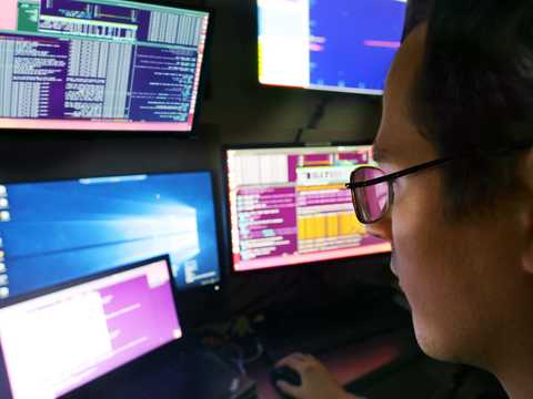 正規雇用3つを掛け持ちする人も...そのうち1つを「職探しに困っていた妹に譲った」