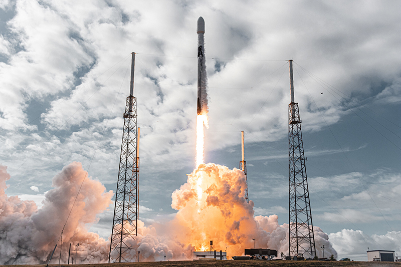 SpaceX Falcon 9 ロケットモデル 日本の「宇宙商社」がSpaceX「Falcon 9」ロケットの利用権を獲得。宇宙
