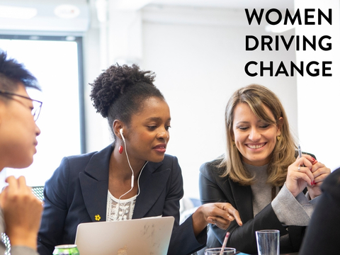 女性たちが会議をしている様子