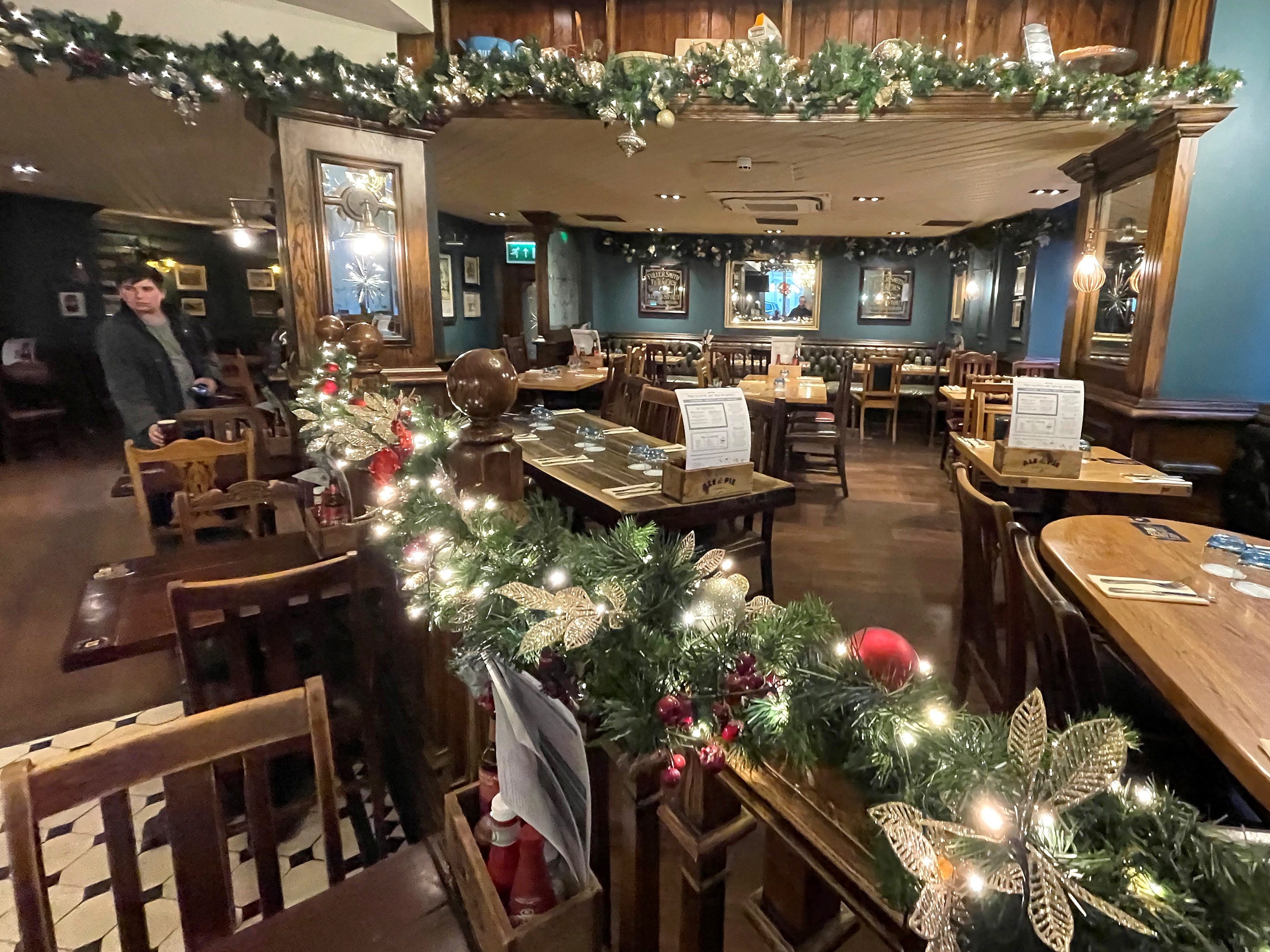 家族と過ごすクリスマスだけは守りたい オミクロン株が急拡大するイギリス 飲食店の予約キャンセルが相次ぐ Business Insider Japan