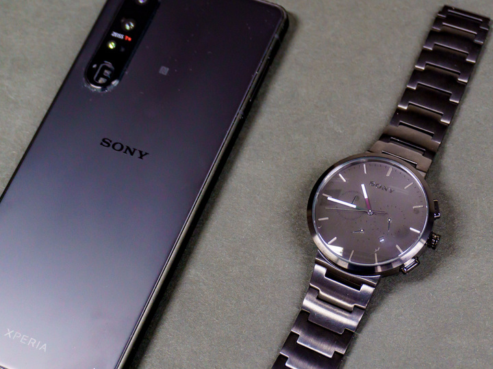 Business Insider Japanのニュース記事「ソニー“初の社名刻印入り”アナログ時計が1000本限定販売、wenaとXperiaのコラボモデル」の画像
