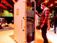 アマゾン、マイクロソフト、グーグル｢クラウド市場覇権争い｣に影落とす4つの懸念