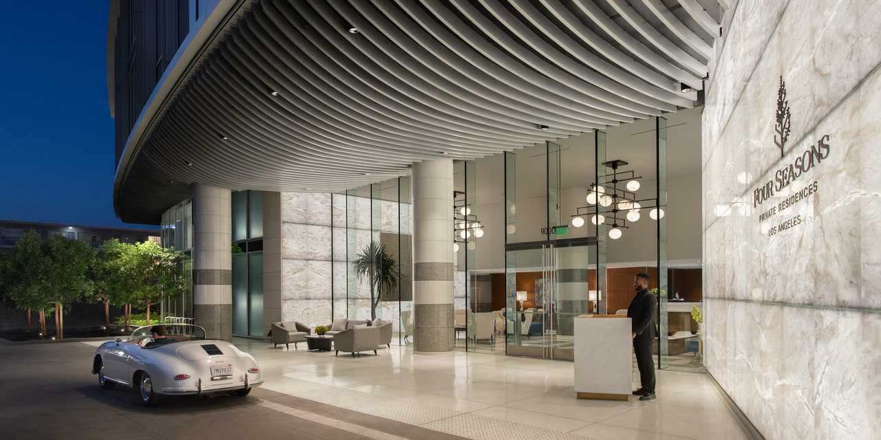 フォーシーズンズ・プライベート・レジデンス・ロサンゼルスのエントランス。