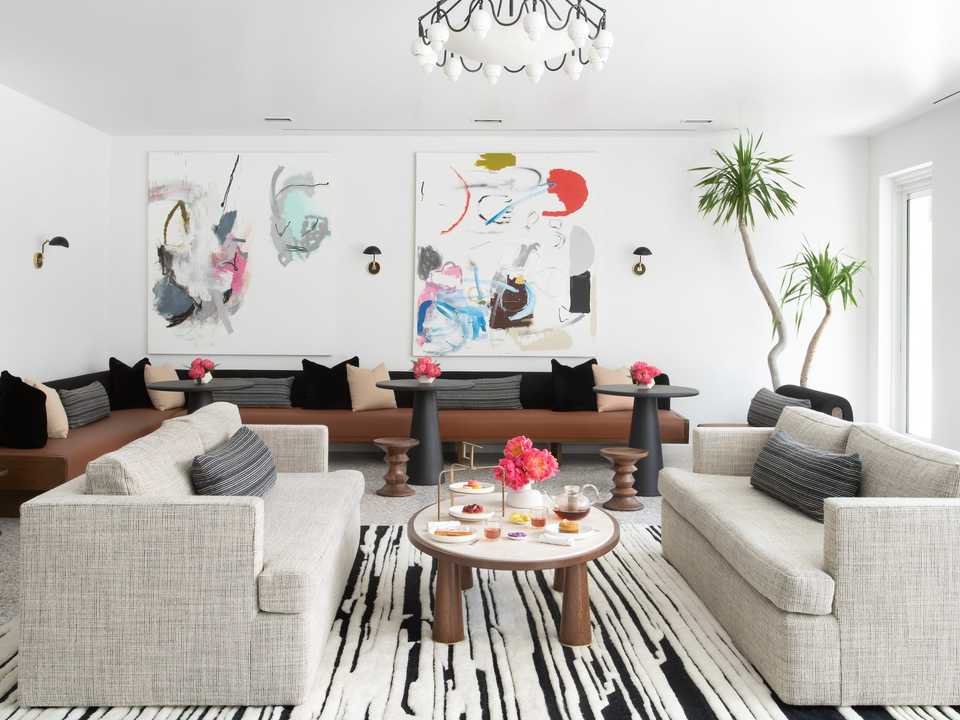 フォーシーズンズ・プライベート・レジデンス・ロサンゼルスの共同ラウンジ。