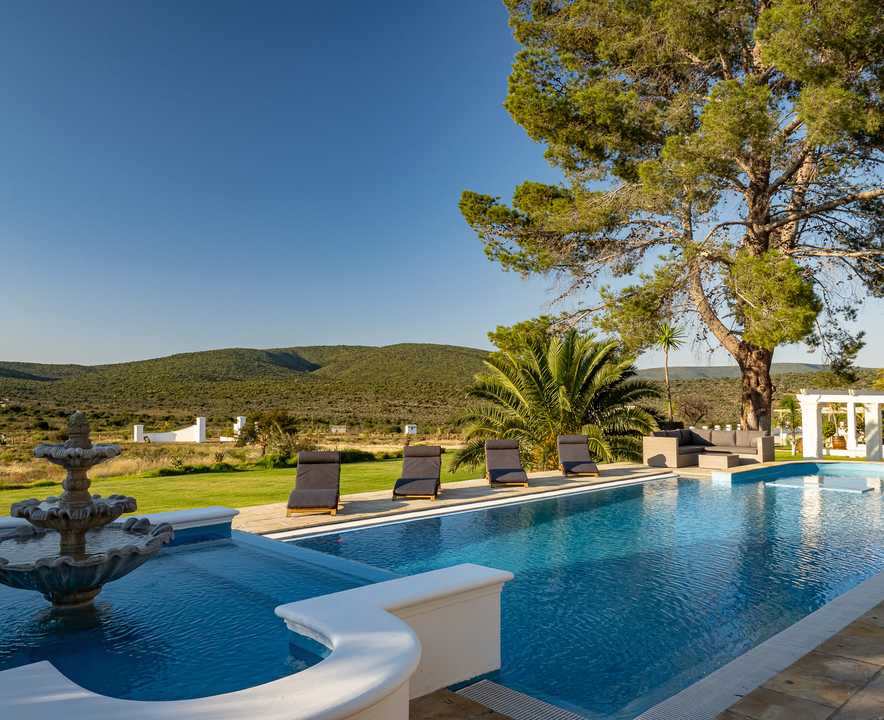 The ILanga Manor House swimming pool.