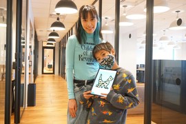 【NFT家族】母親のアートが13億円以上の取引総額になった理由。きっかけは9歳の長男だった