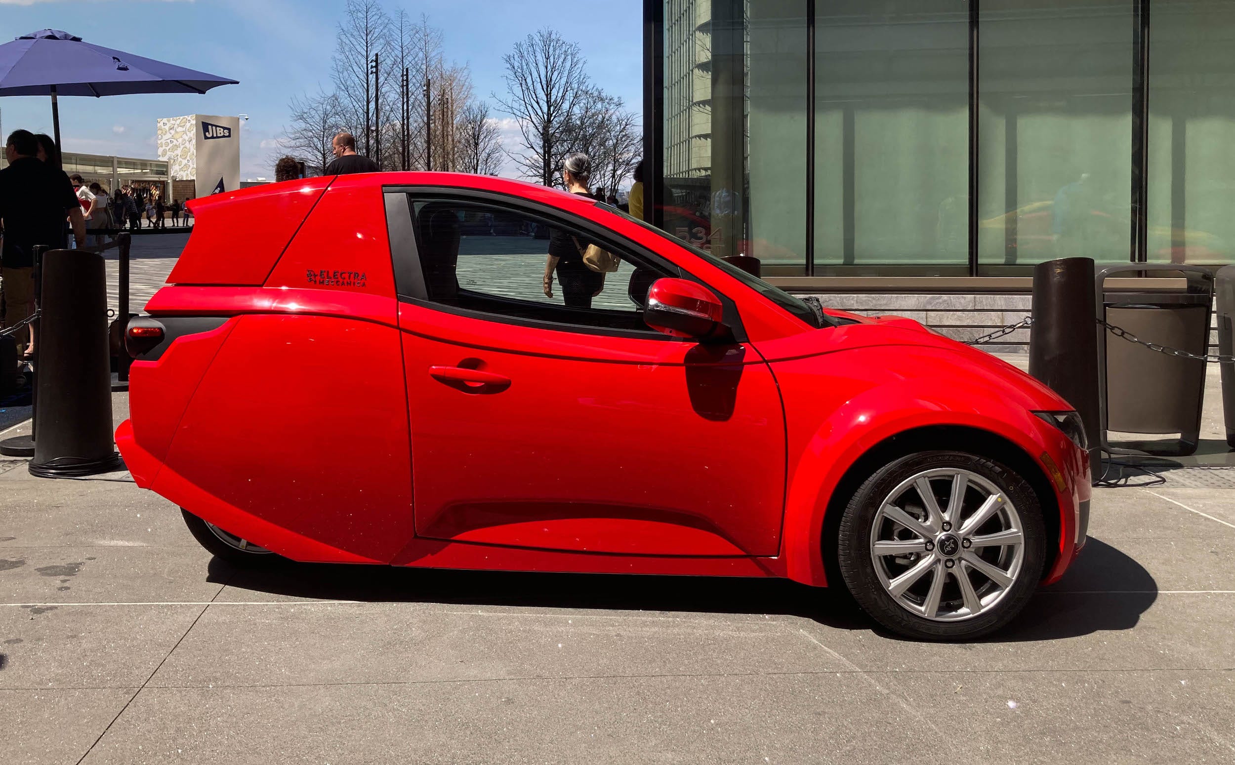 シートは1つだが夢はいっぱい…3輪EV「ソロ」試乗レポート | Business