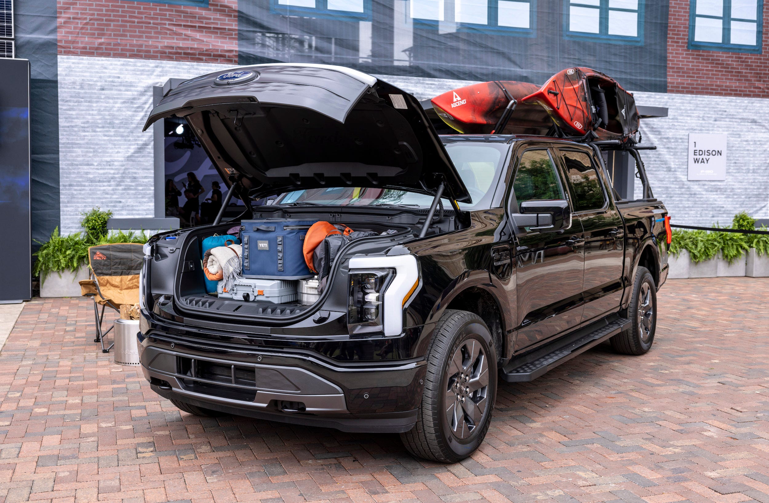 F-150ライトニング試乗レポート…電源も装備した巨大な「フランク」は