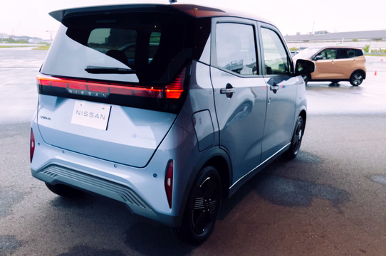 日産の新型 電気軽自動車 サクラ 最速試乗 軽 ばなれしたパワーに驚く 動画アリ Business Insider Japan