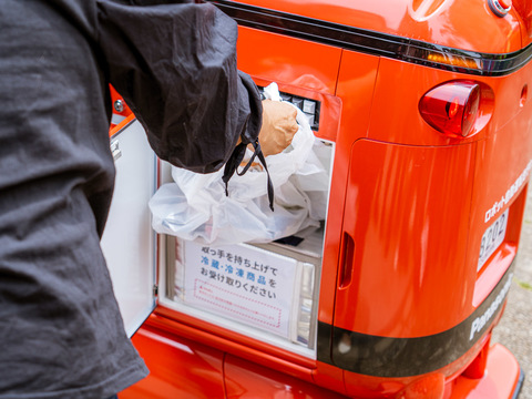 楽天 パナソニックの自動配送ロボットが運行スタート 冷凍食品が30分で到着 を実現 Business Insider Japan
