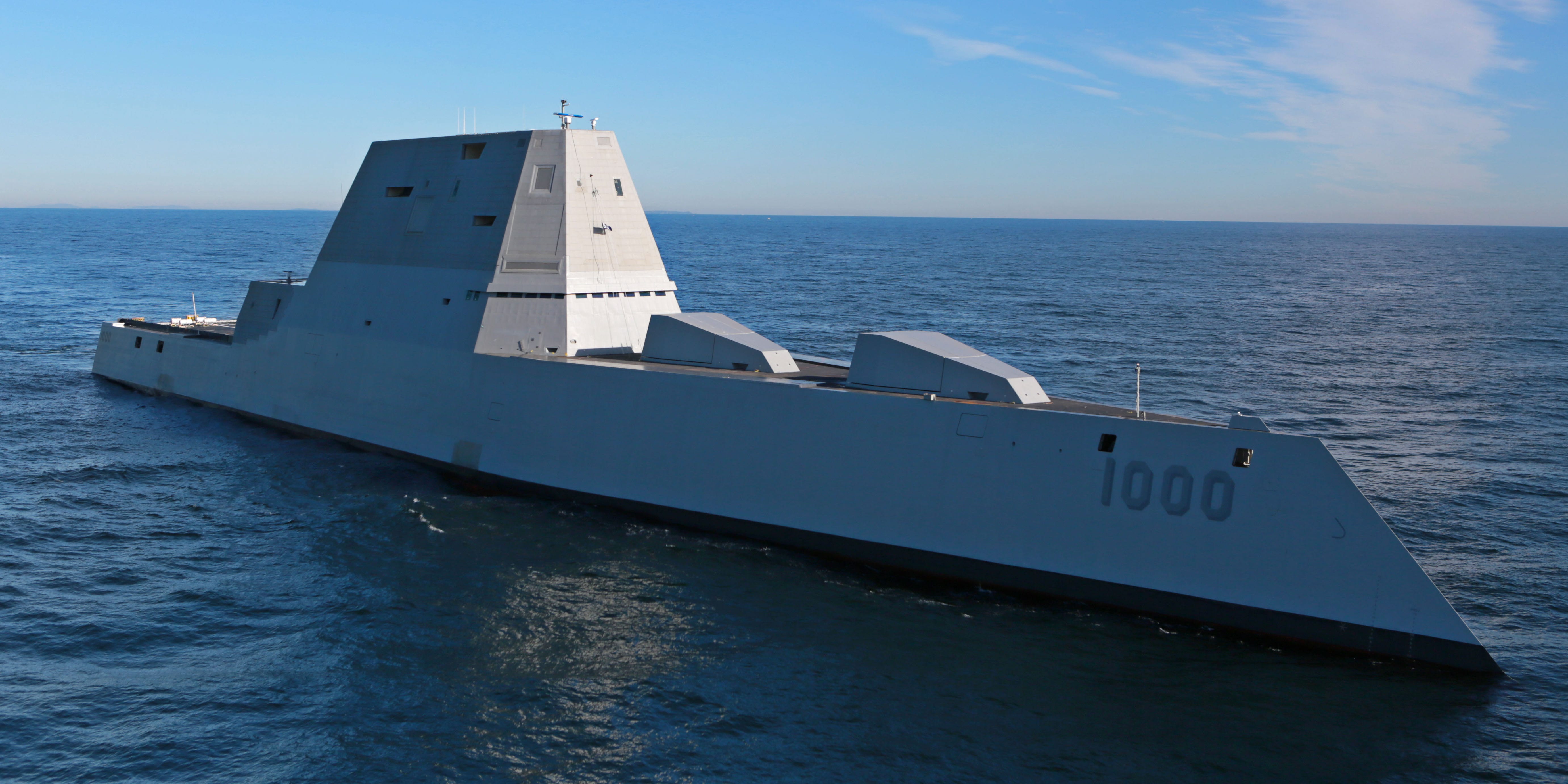 約3兆円を投じたアメリカのミサイル駆逐艦「ズムウォルト」が