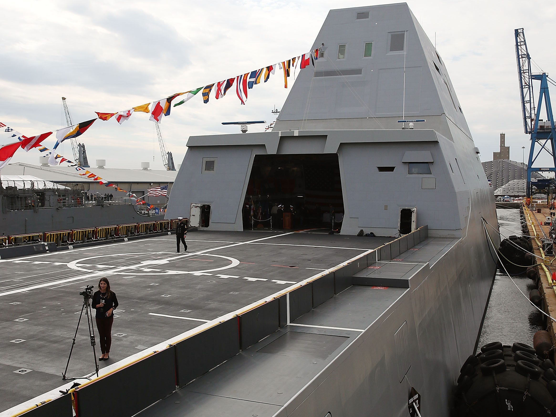 約3兆円を投じたアメリカのミサイル駆逐艦「ズムウォルト」が「失敗作
