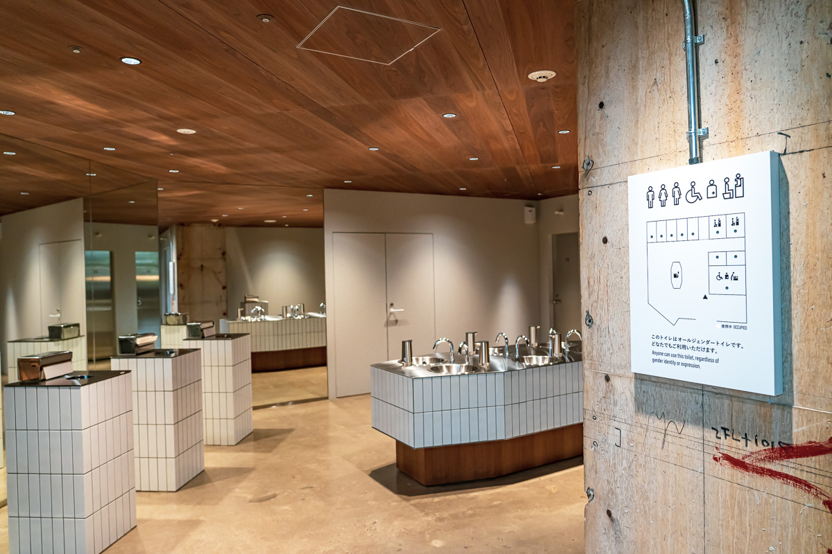 性別に関係なく利用できるオールジェンダートイレ。若手社員のデザイナーの発案で生まれた。