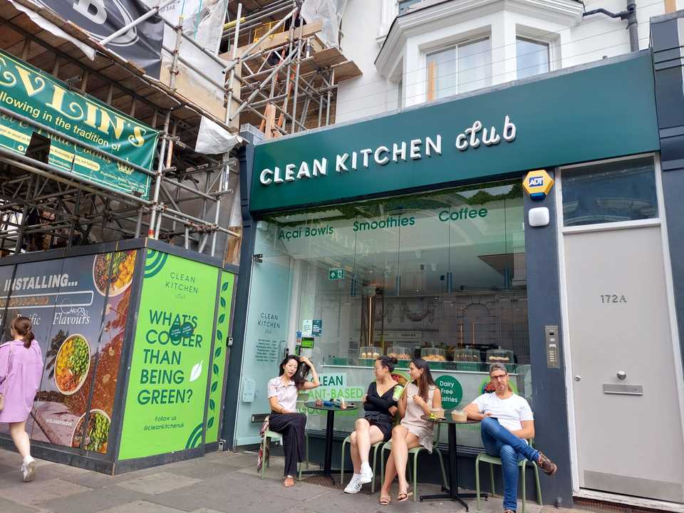 店の前の様子