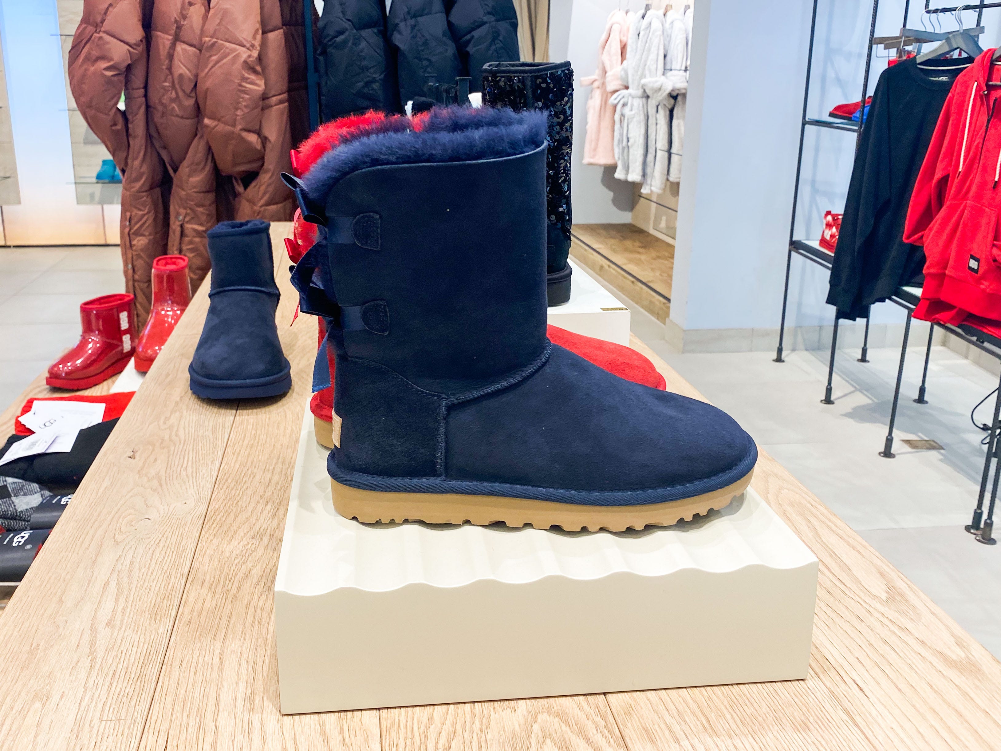 アメリカで「UGG」の人気が復活？ 理由を探るべく、ニューヨークの店舗 