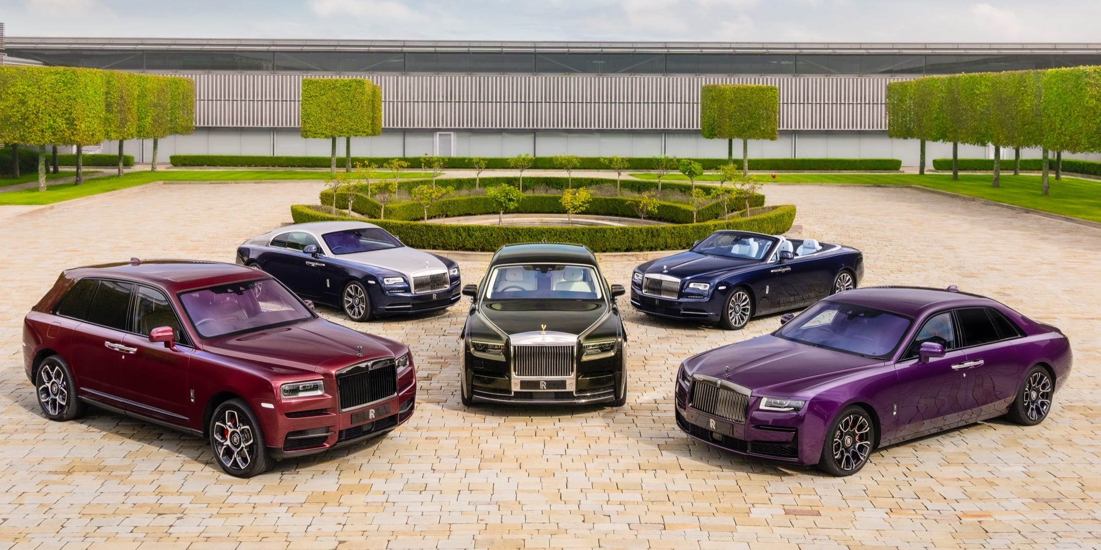 物価高騰も富裕層には関係ない…ロールスロイスとポルシェ、2022年に