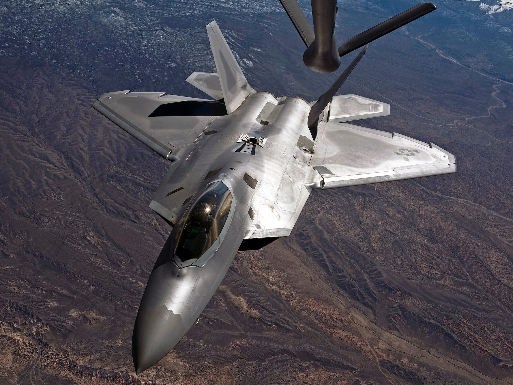 (にっしー様売約済)　新品  アメリカ空軍Ｆ-２２ラプターステルス戦闘機 最強のステルス戦闘機「F-22 ラプター」のお尻も見れた
