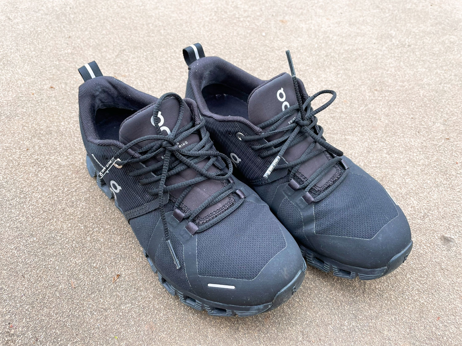 梅雨の足元にヘビロテ中。雨の日に実力を発揮する「オン」の防水