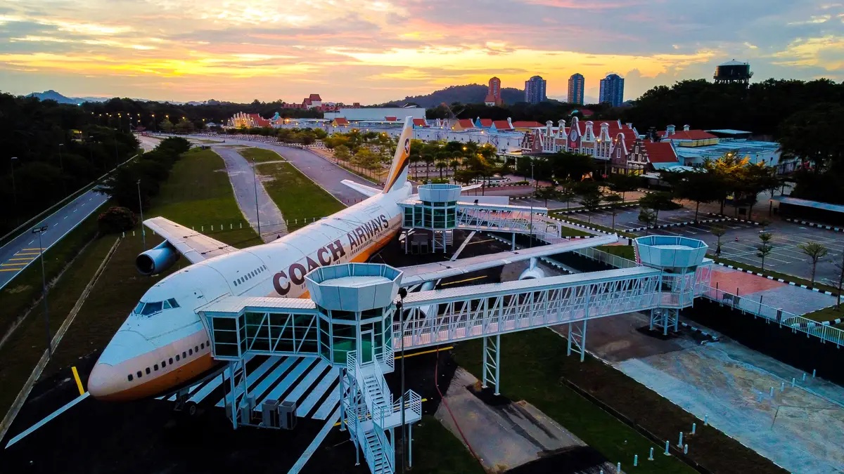 ボーイング747が店舗に…「コーチ・エアウェイズ」の中を見てみよう