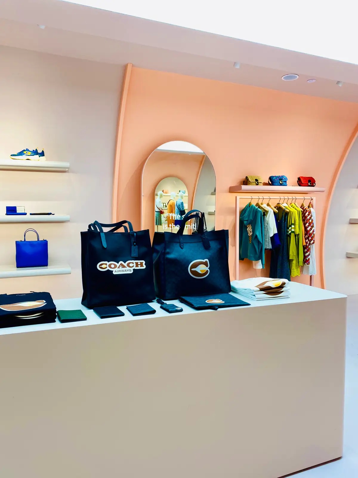 COACH　ディスプレイ ボーイング747が店舗に…「コーチ・エアウェイズ」の中を見てみよう