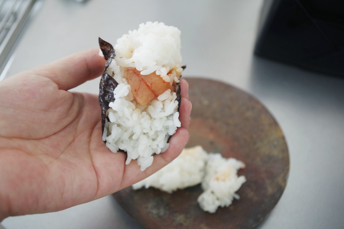 まるで専門店みたいにふわふわ。「究極のおにぎり」メーカーがアツアツ