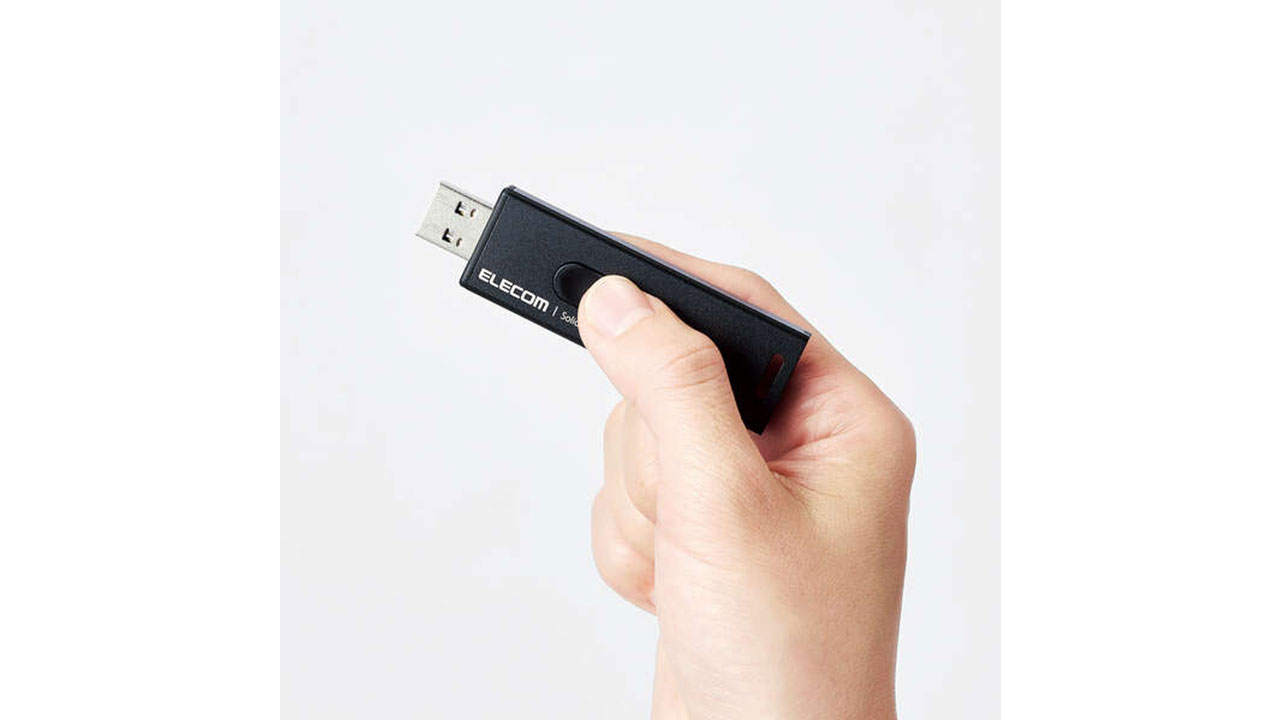エレコムのSSD、2TBでこのサイズ。 キャップレスでフタをなくす心配が