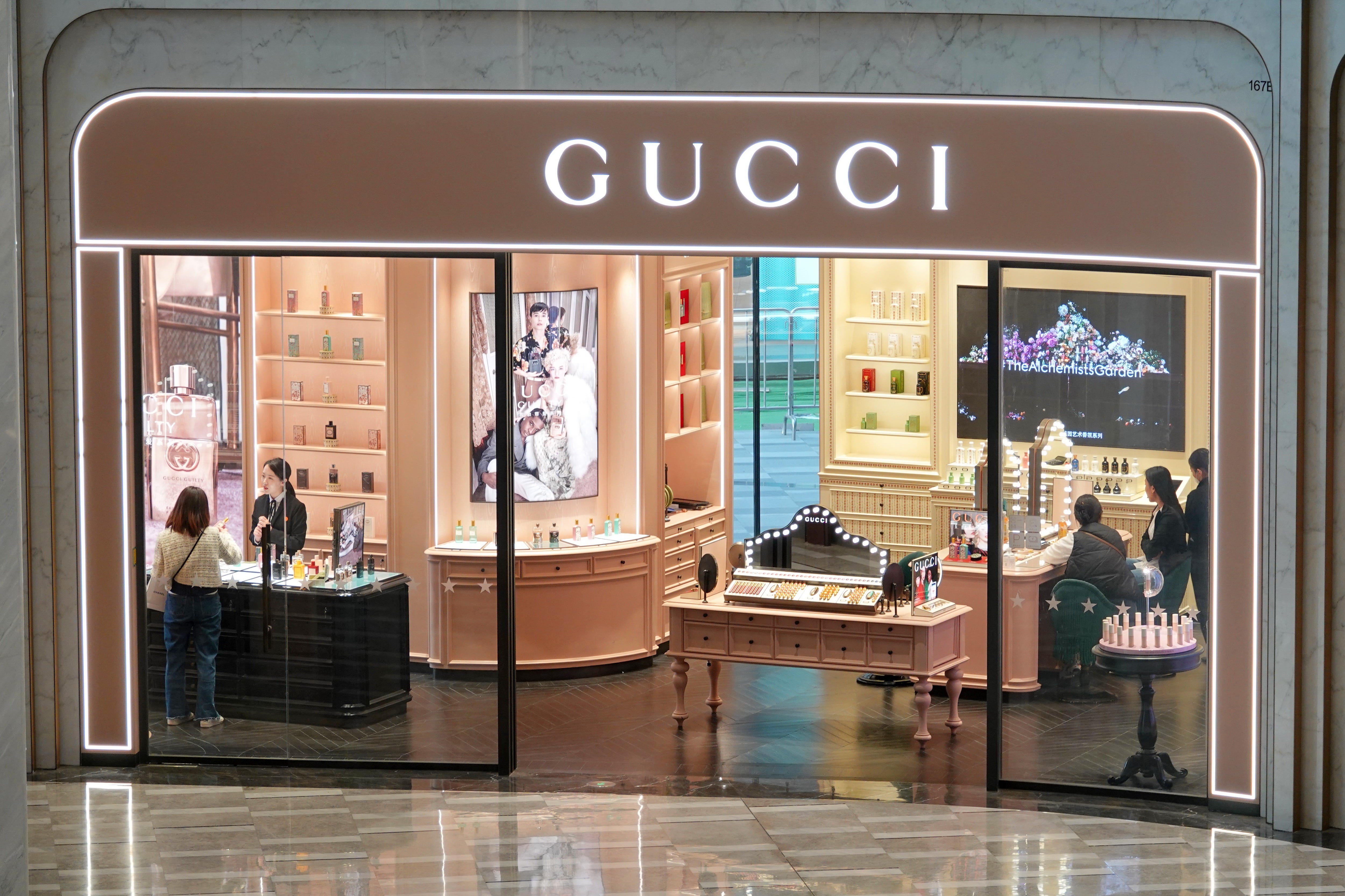 グッチが18％の減収…アジアでの売上不振が影響 | Business Insider Japan
