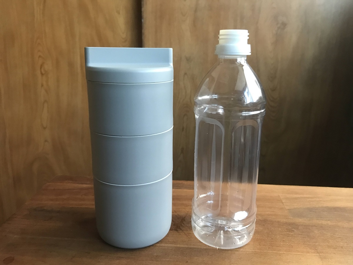 傾かず持ち運びやすいお弁当箱」の正解は、ペットボトルサイズのコレ