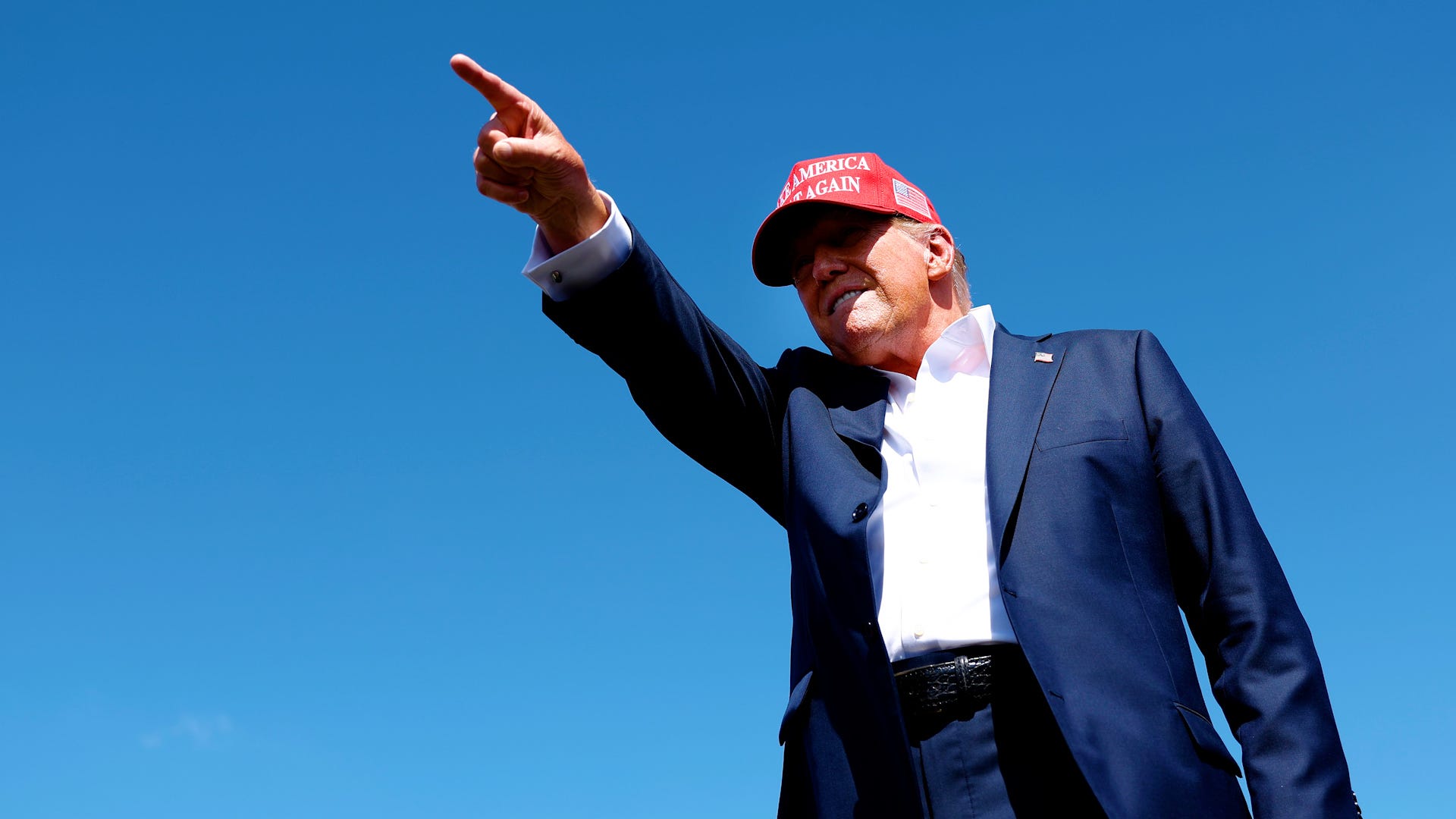 トランプ勝利に市場は敏感に反応…「トランプ・トレード」で株価、国債