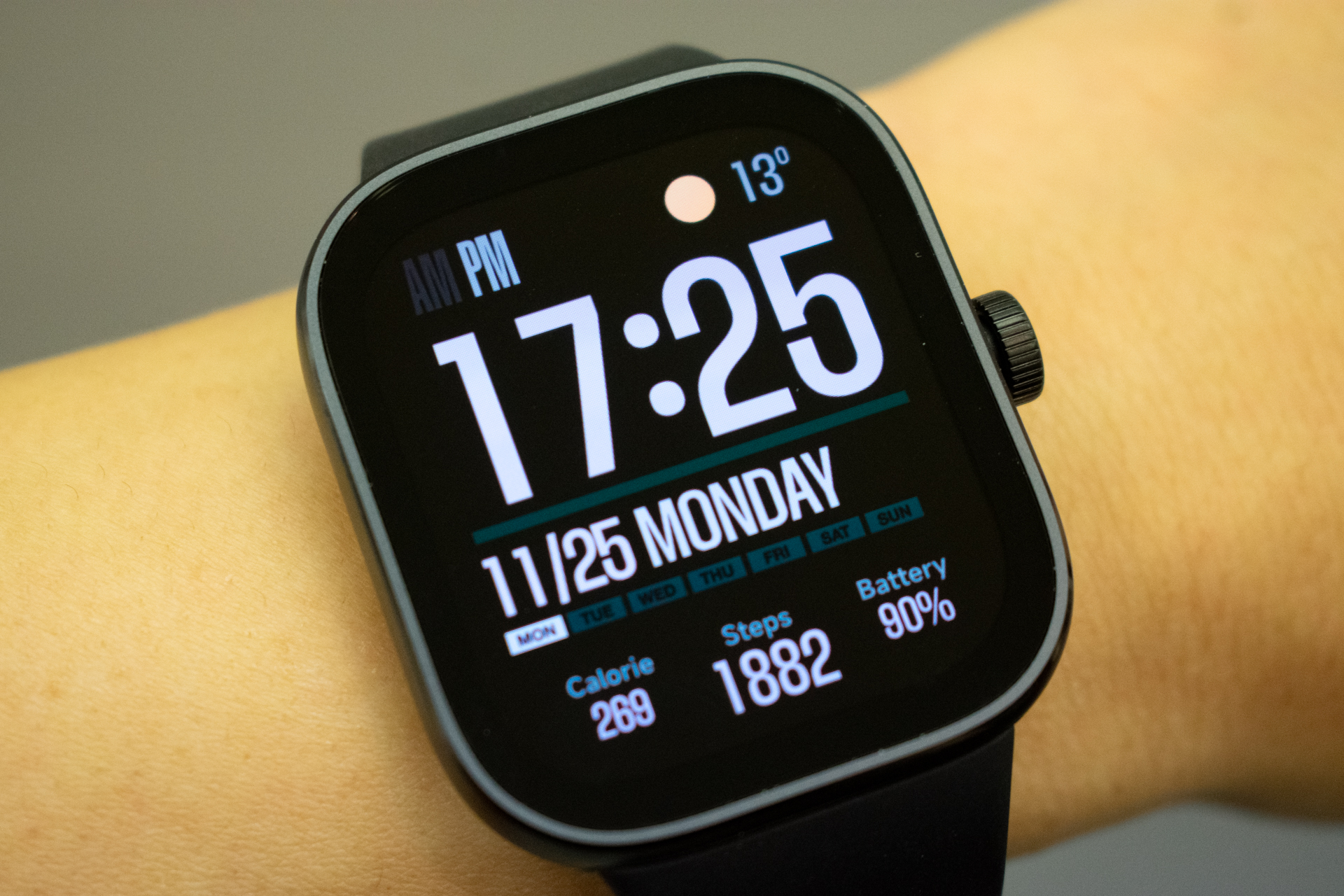 シャオミのスマートウォッチ「Redmi Watch 4」レビュー：大画面 