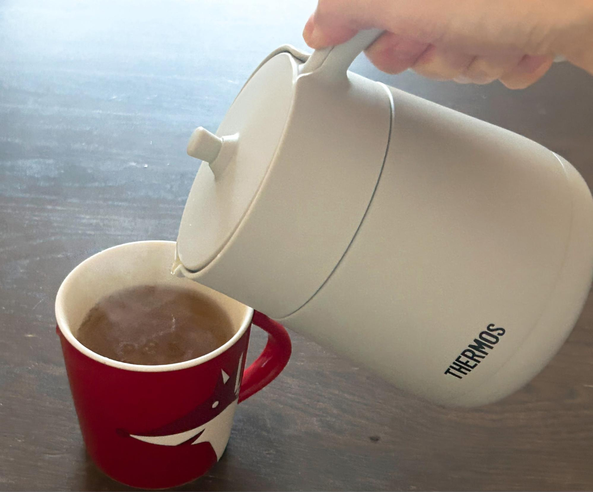 急須、やめました。サーモスの茶こし付きポットがあれば、デスクで