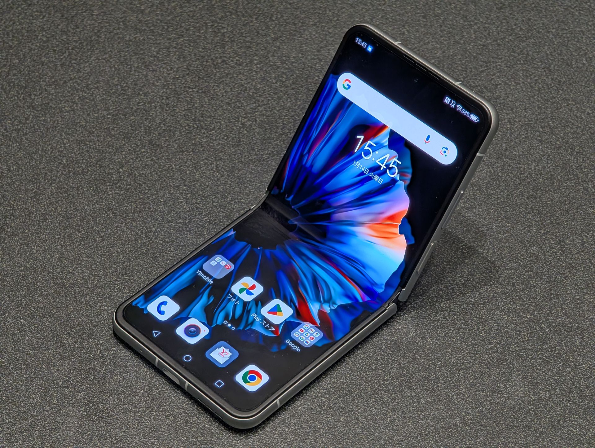 スマートフォン本体 nubia Flip 2 Y!mobile ワイモバイル、約3型サブ画面を搭載した縦折りスマホ「nubia Flip 2