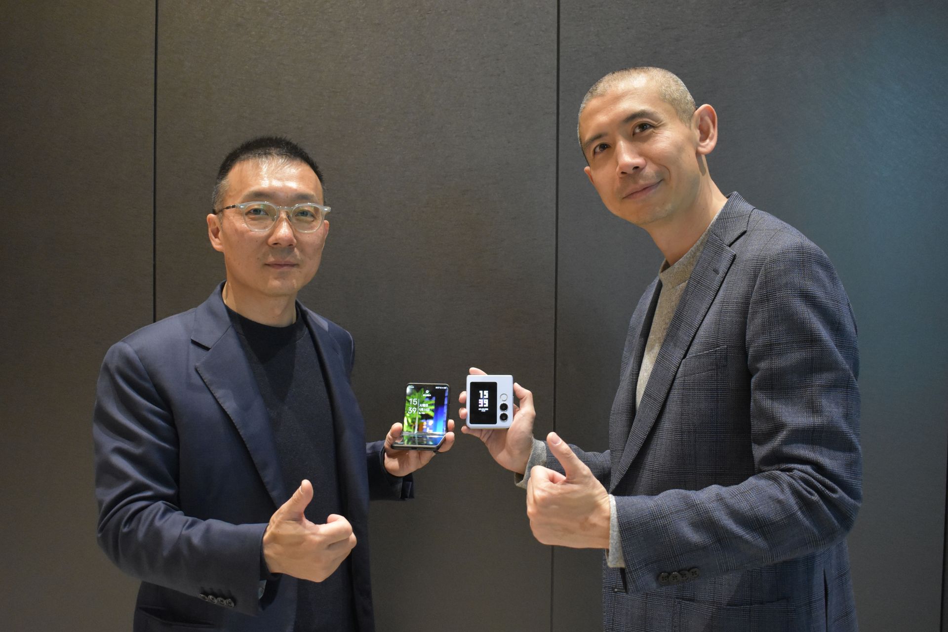 FLIP2枚セット　新品＆美品　超お得セット　シグネチャーモデル8.375 定価8.5万の縦折りスマホ「nubia Flip2」が登場！スペックをチェック